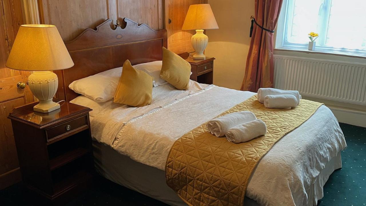 Crown Hotel ダウンハム・マーケット エクステリア 写真