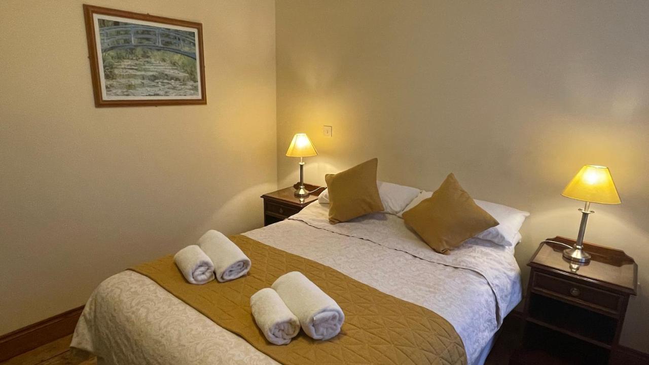 Crown Hotel ダウンハム・マーケット エクステリア 写真