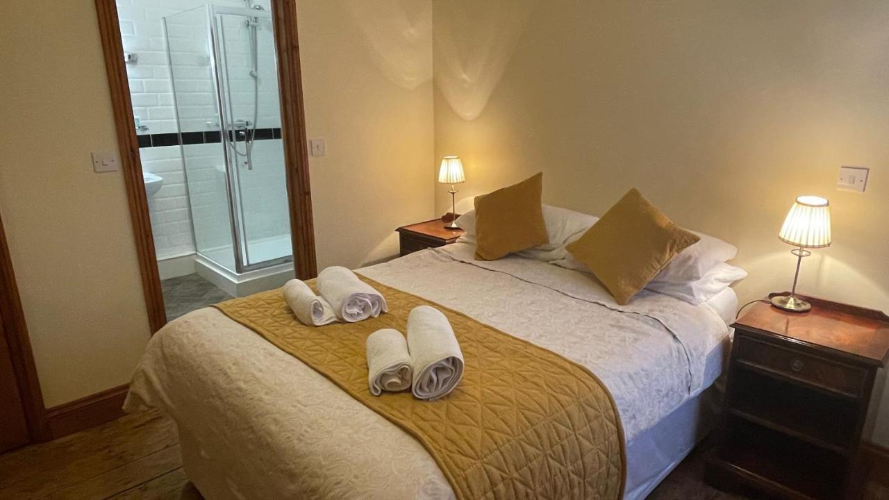 Crown Hotel ダウンハム・マーケット エクステリア 写真