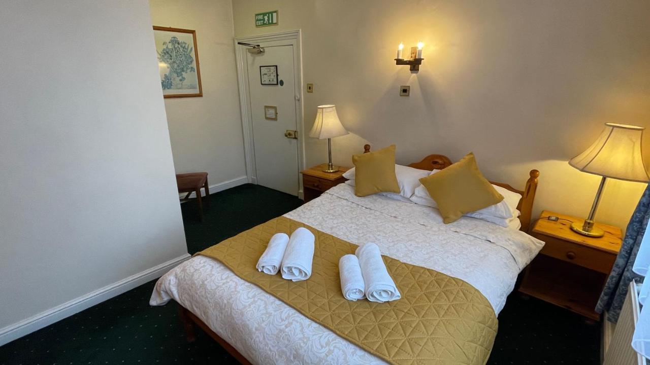 Crown Hotel ダウンハム・マーケット エクステリア 写真