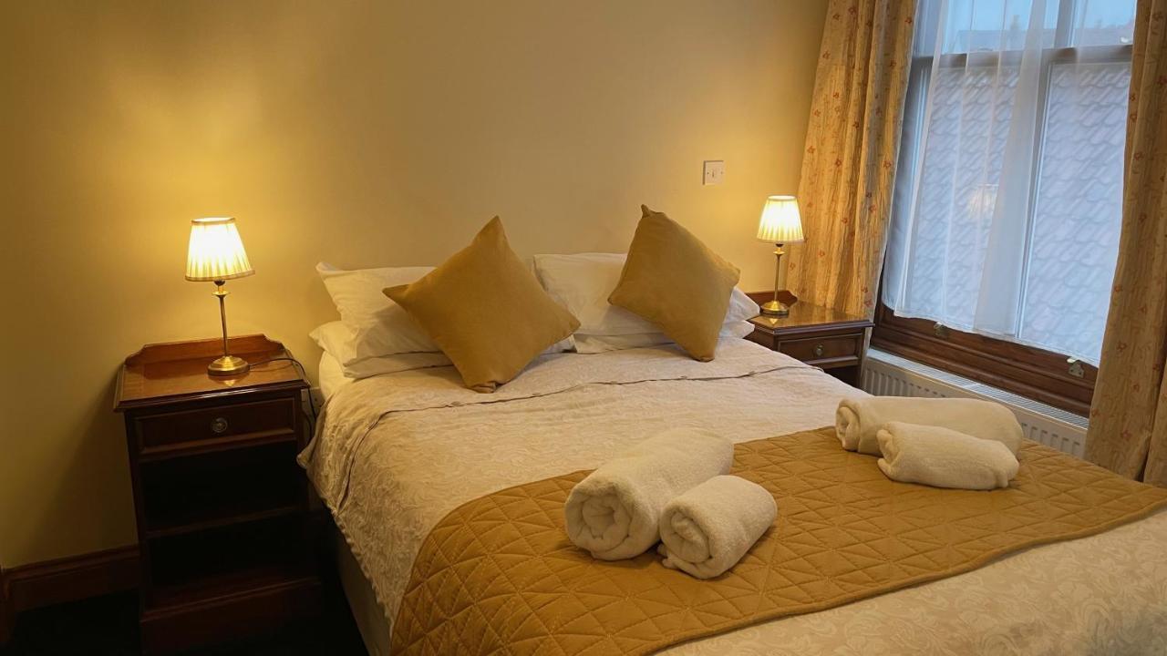 Crown Hotel ダウンハム・マーケット エクステリア 写真