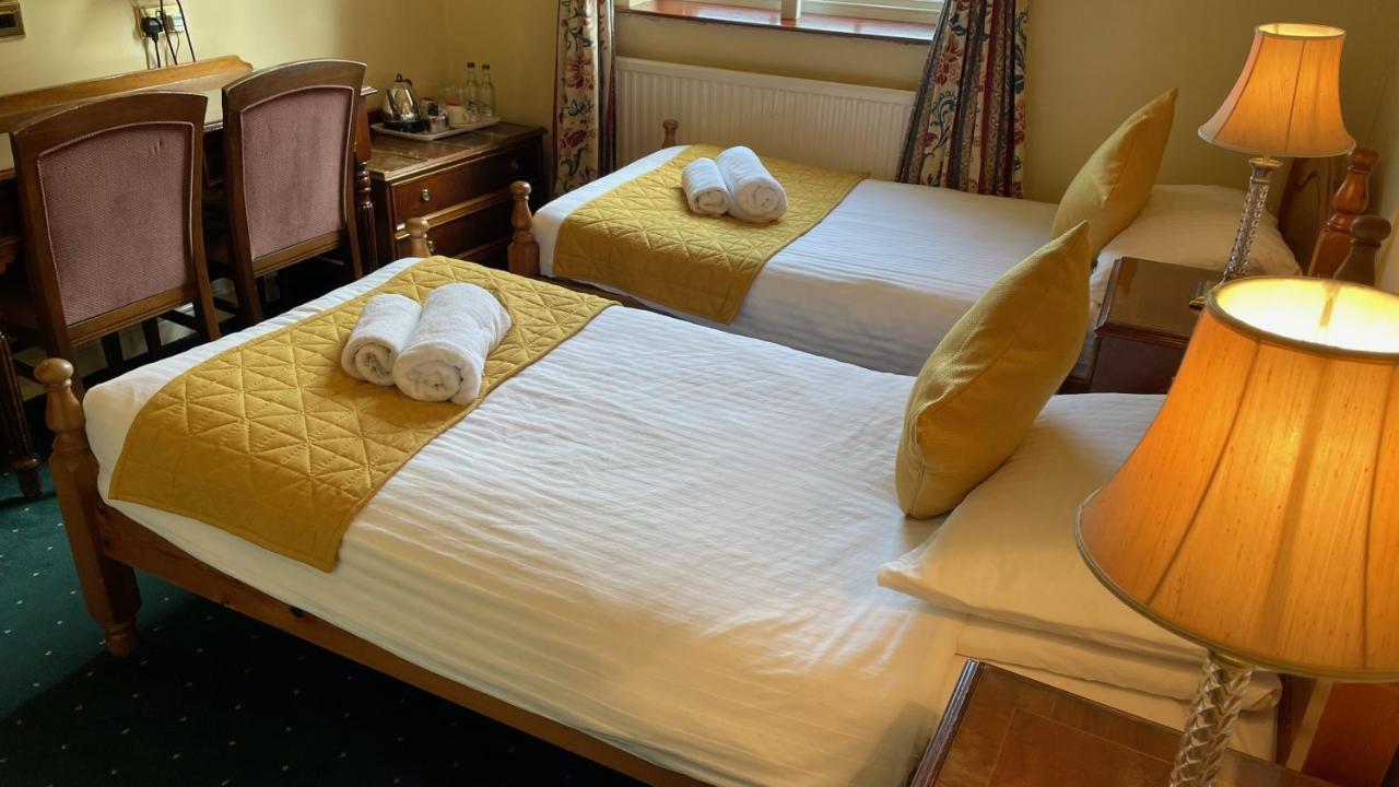 Crown Hotel ダウンハム・マーケット エクステリア 写真
