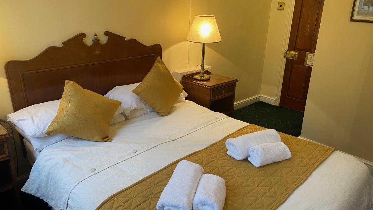 Crown Hotel ダウンハム・マーケット エクステリア 写真